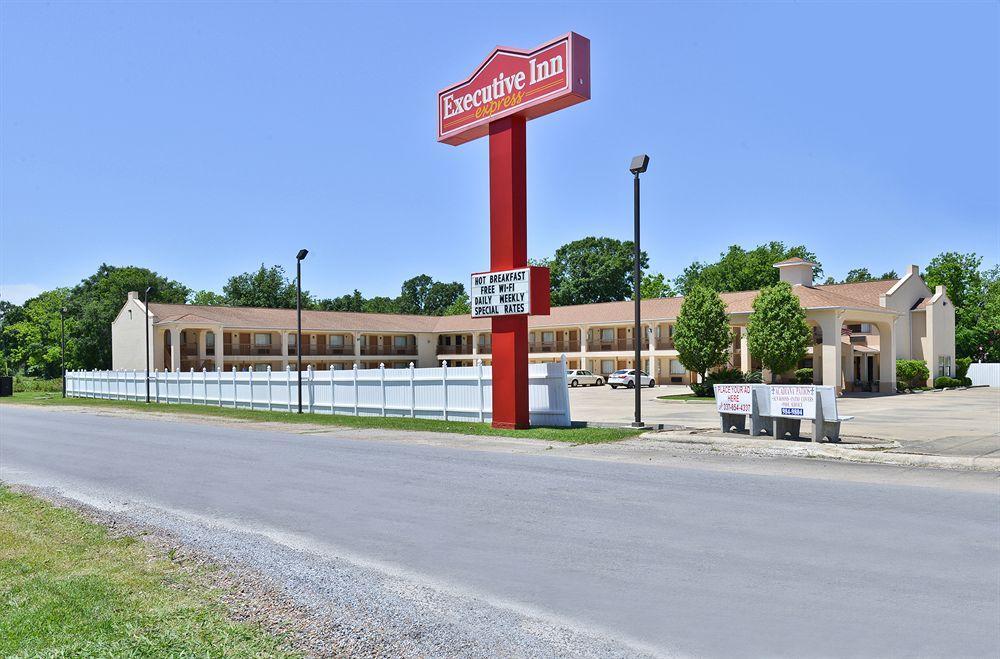 Days Inn By Wyndham Abbeville Екстер'єр фото
