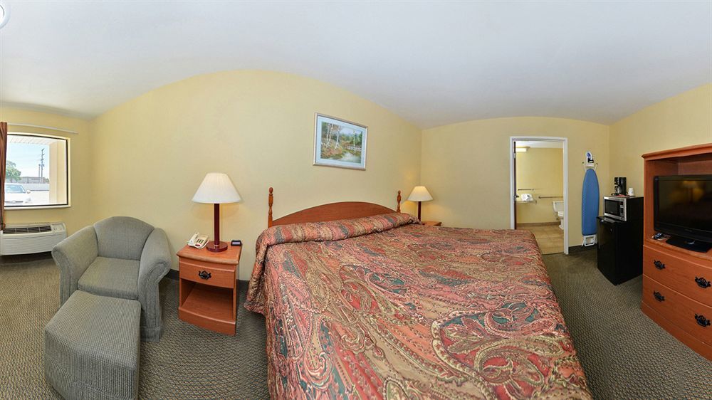 Days Inn By Wyndham Abbeville Екстер'єр фото