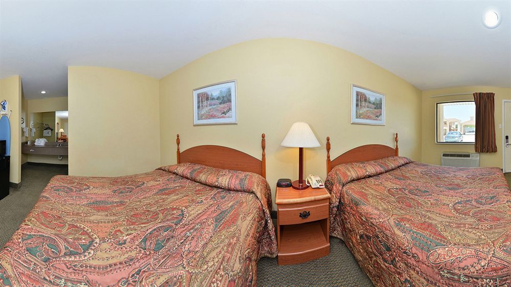 Days Inn By Wyndham Abbeville Екстер'єр фото