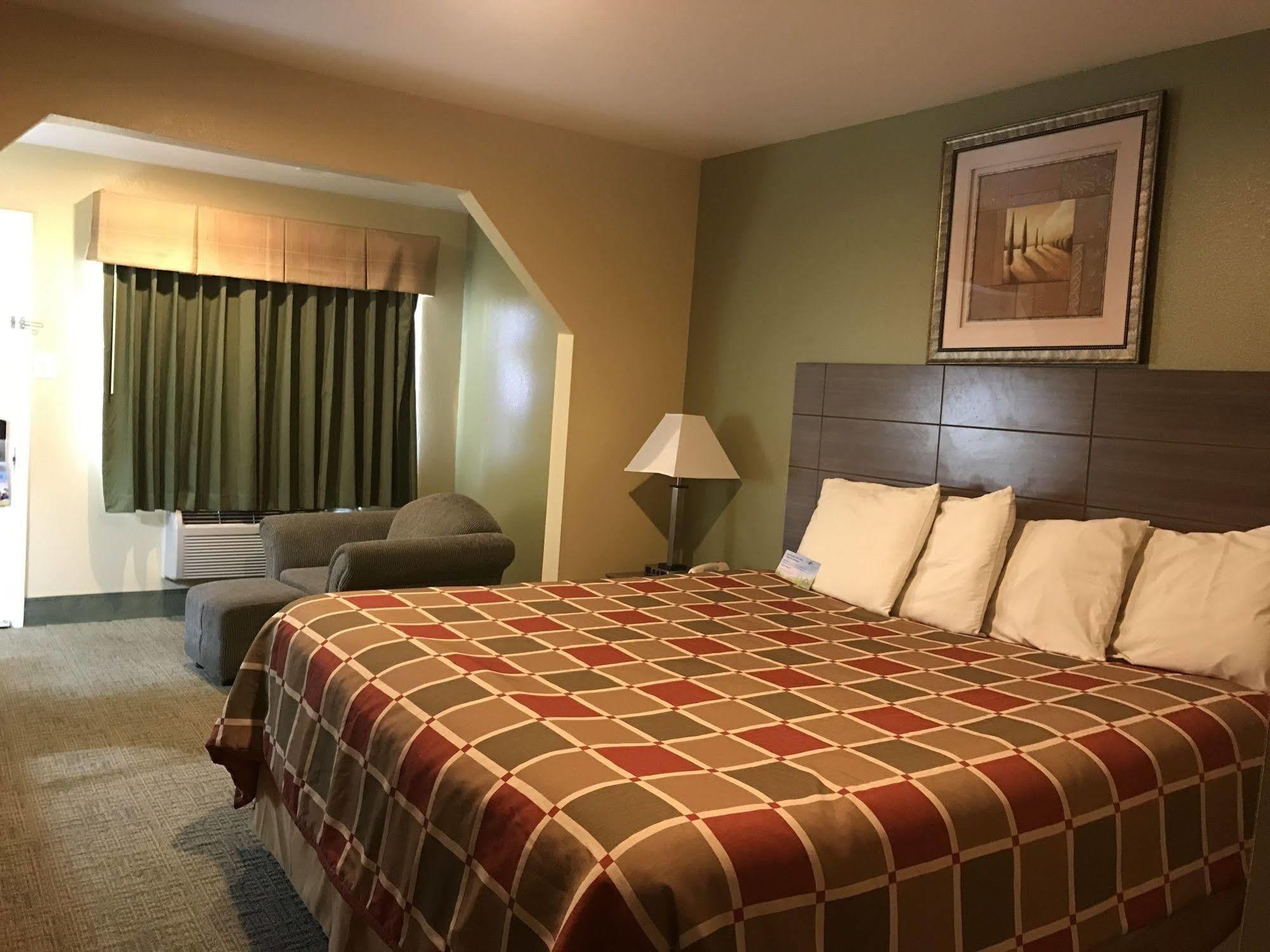 Days Inn By Wyndham Abbeville Екстер'єр фото
