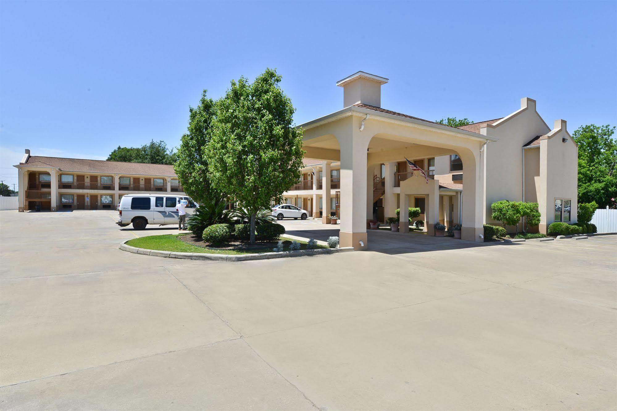 Days Inn By Wyndham Abbeville Екстер'єр фото