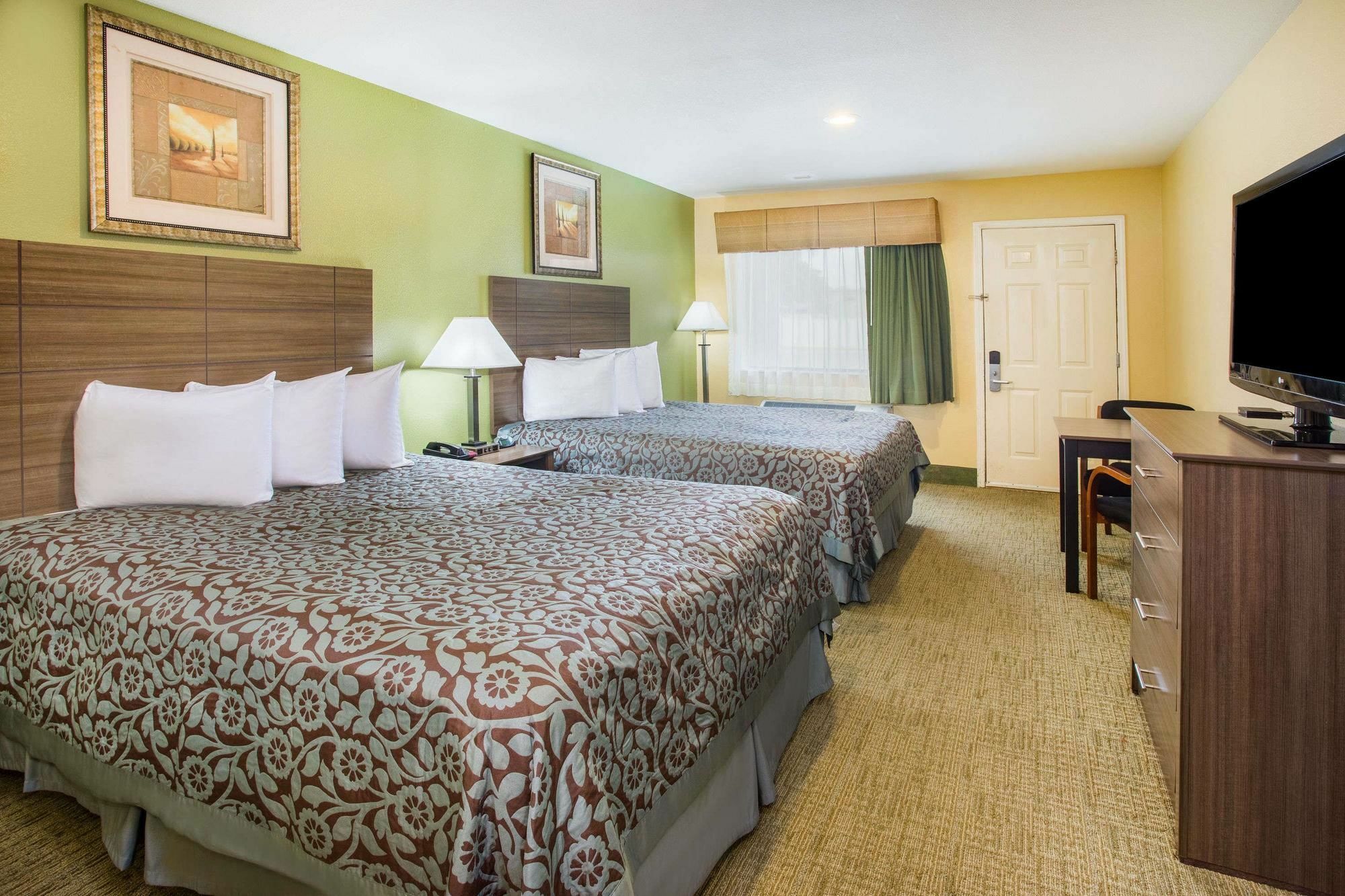 Days Inn By Wyndham Abbeville Екстер'єр фото