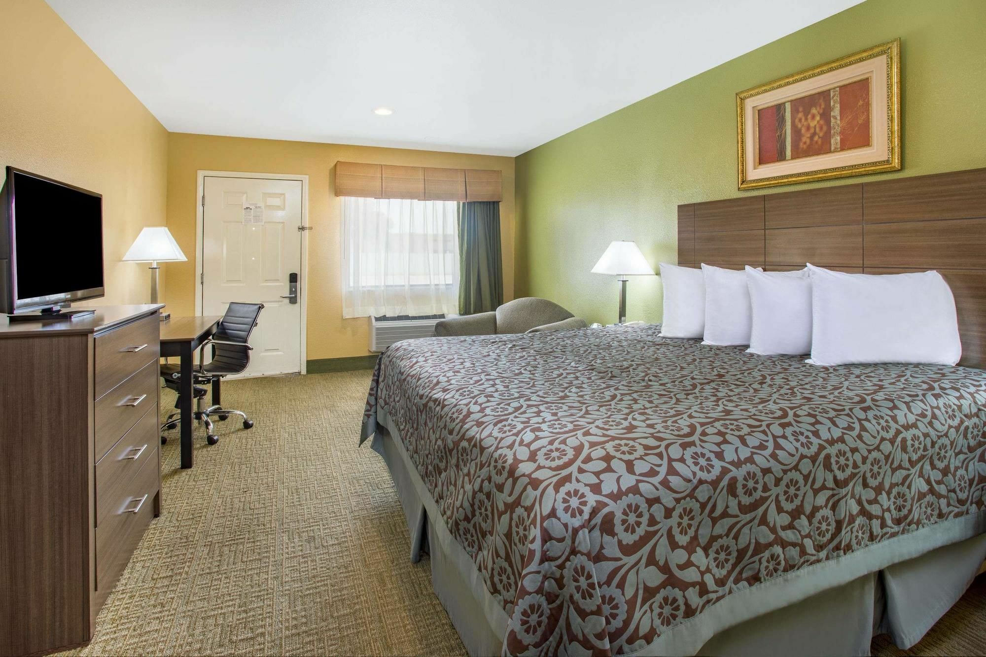 Days Inn By Wyndham Abbeville Екстер'єр фото