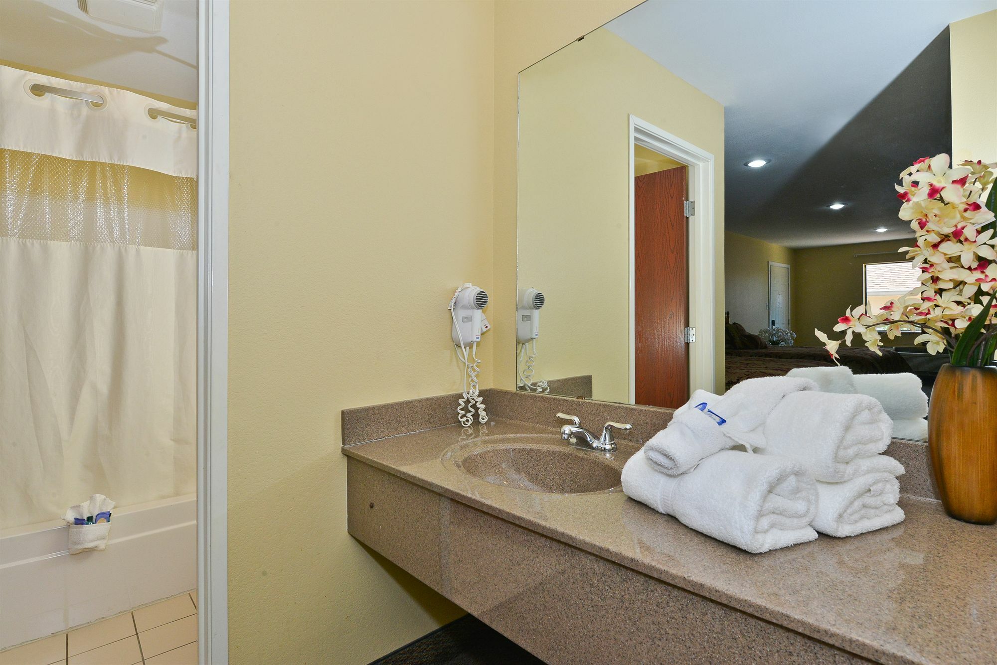Days Inn By Wyndham Abbeville Екстер'єр фото