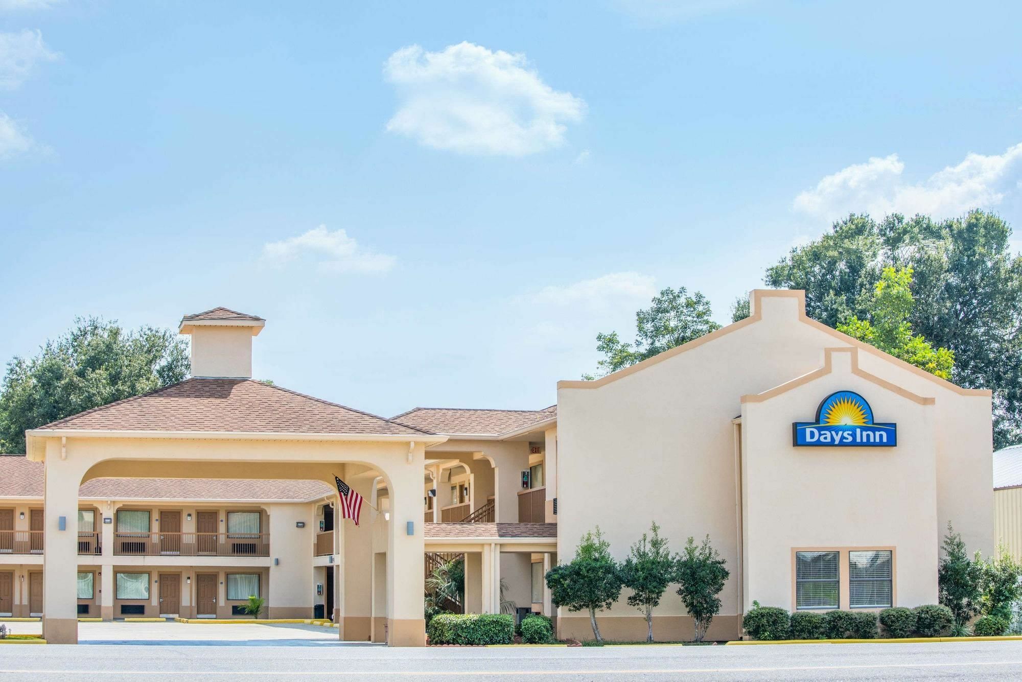Days Inn By Wyndham Abbeville Екстер'єр фото