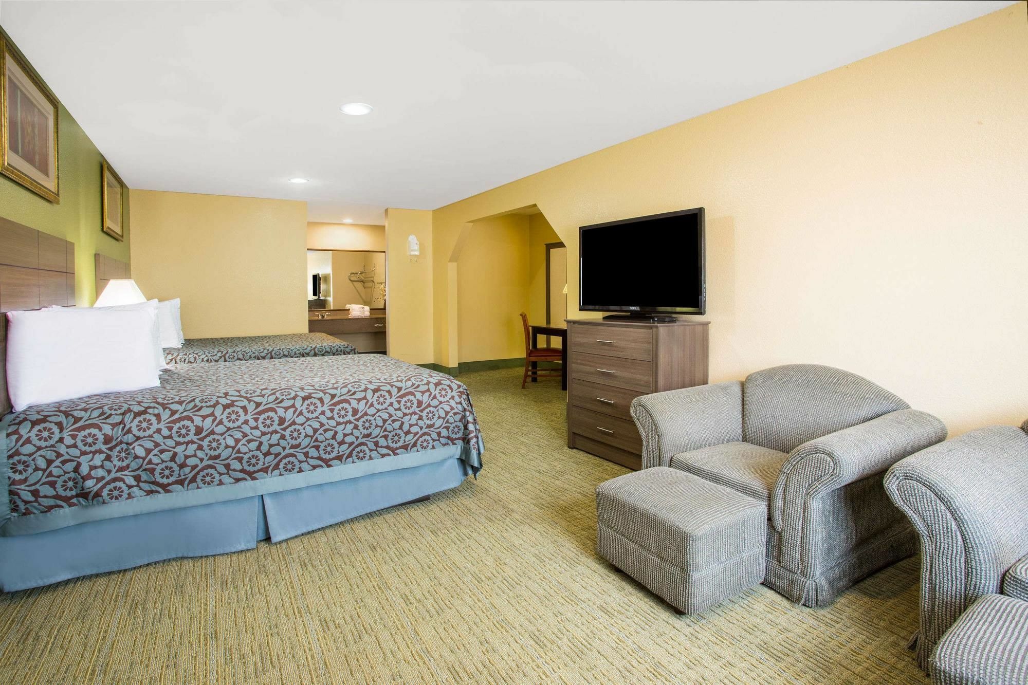 Days Inn By Wyndham Abbeville Екстер'єр фото
